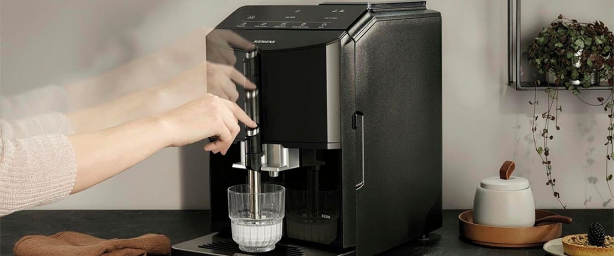 Täisautomaatne espressomasin Siemens EQ300 köögilaual