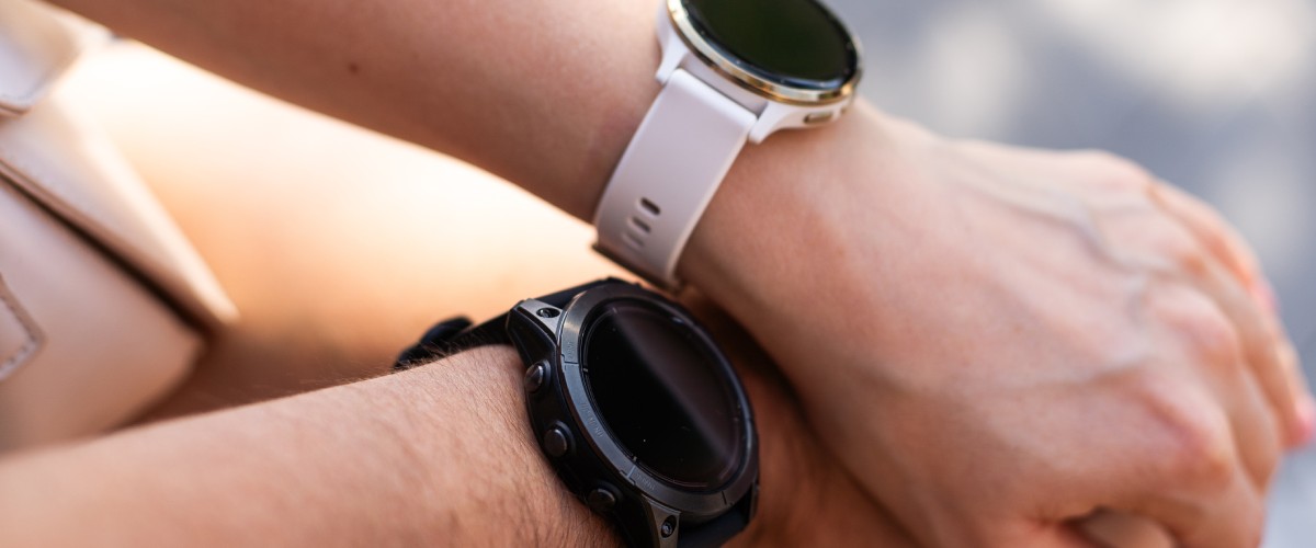 Sportlik ja klassikalise disainiga nutikell randmel igapäevases kasutuses