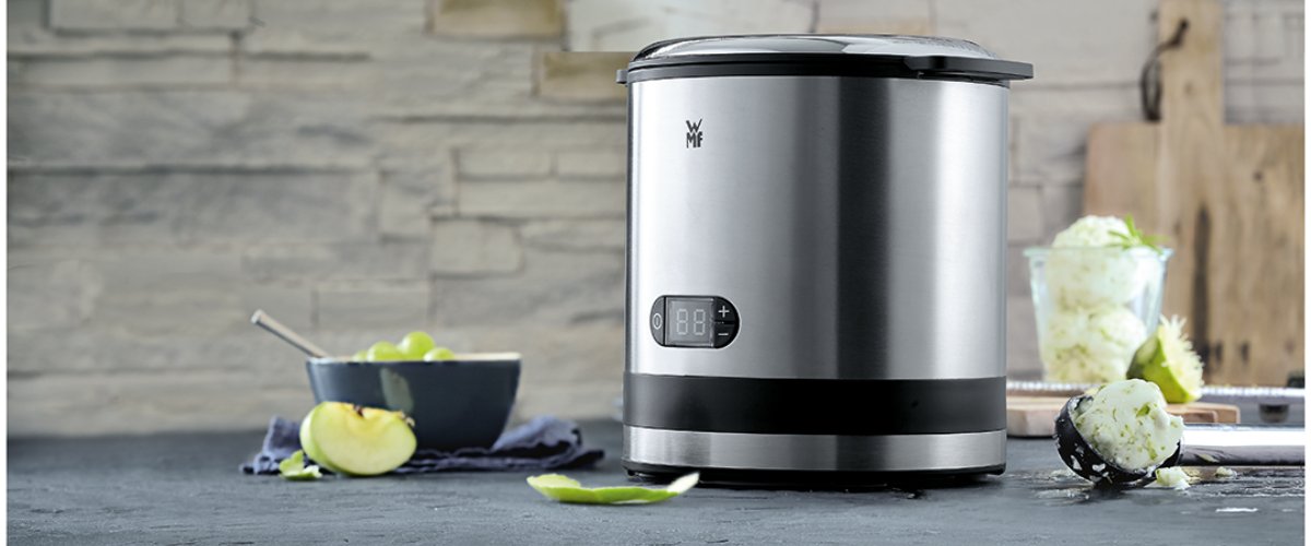 WMF KITCHENminis jäätisemasin köögis koos värske jäätisega