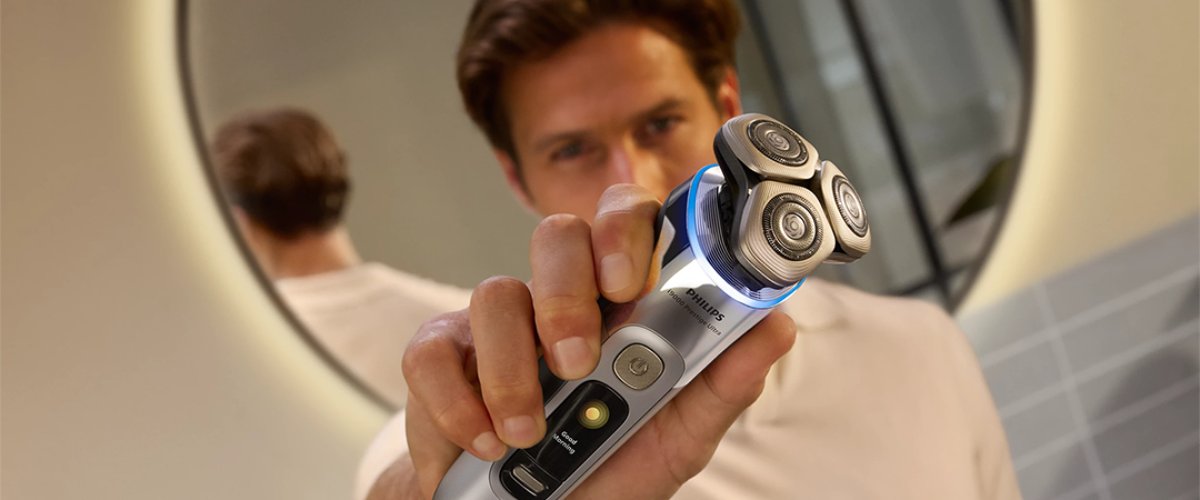 Habemega mees viimistleb kaelajoont pöördpardliga Philips i9000 Prestige Ultra