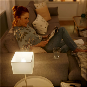 Умная лмпа Philips Hue White Ambience (E14)