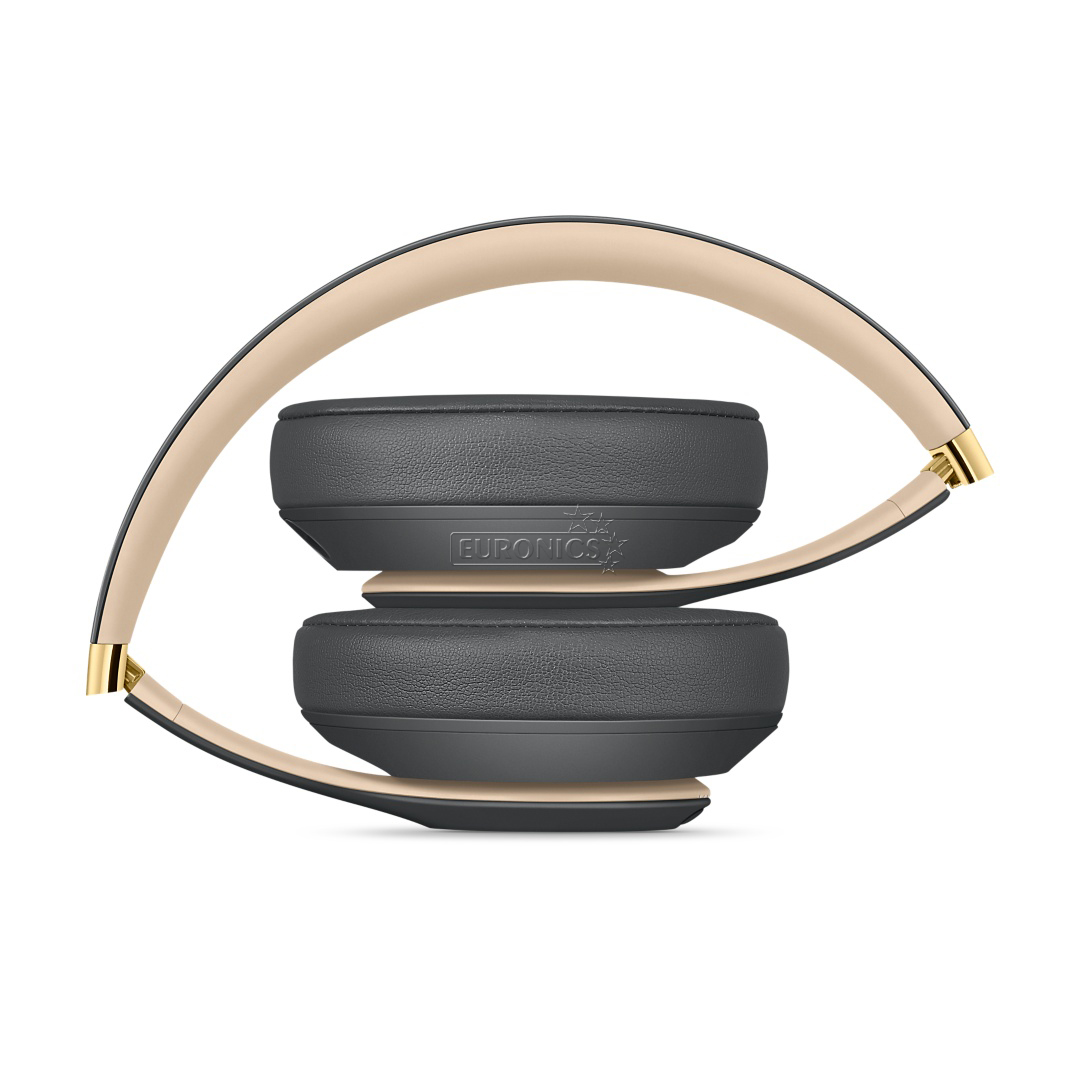 Noise cancelling wireless headphones Beats Studio 3
