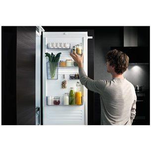 Built-in refrigerator AEG (188 cm)