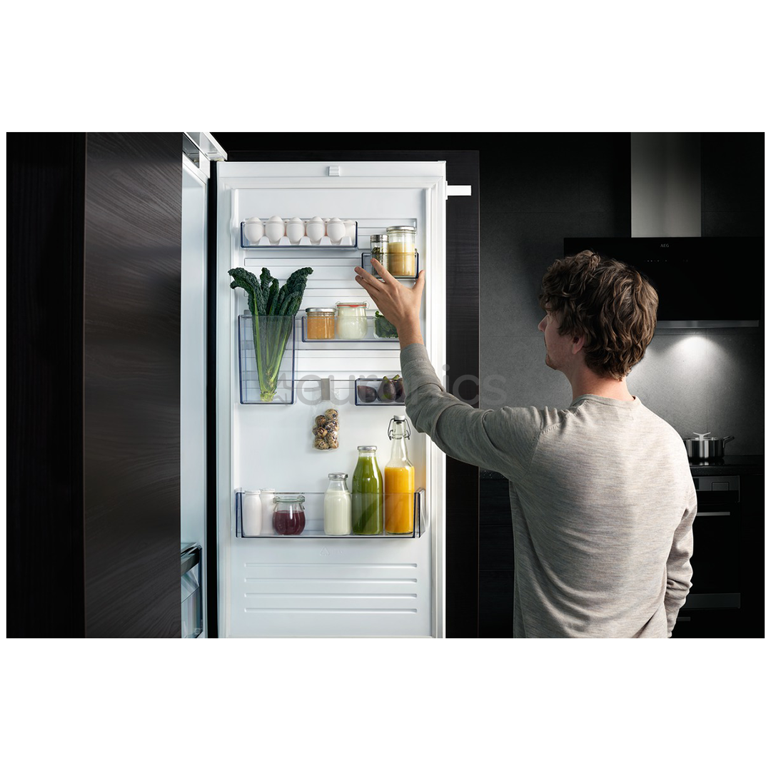 Built-in refrigerator AEG (188 cm)