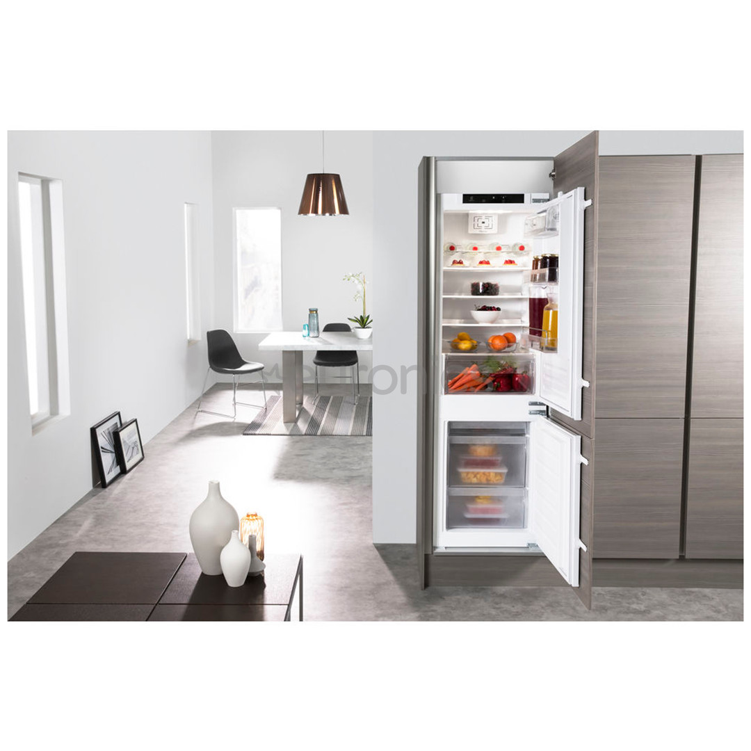 Built-in refrigerator Whirlpool (194 cm)