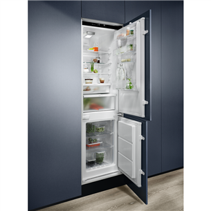 Electrolux, 256 L, height 178 cm - Built-in Refrigerator