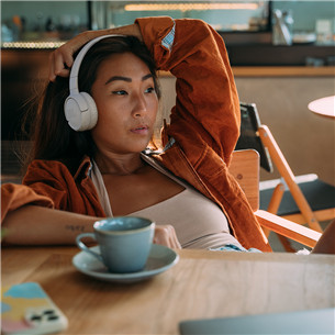 JBL Tune 520BT, white - Wireless on-ear headphones