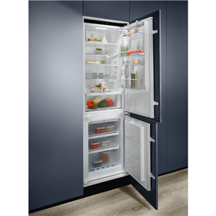 Electrolux 700, NoFrost, 256 л, высота 178 см - Интегрируемый холодильник