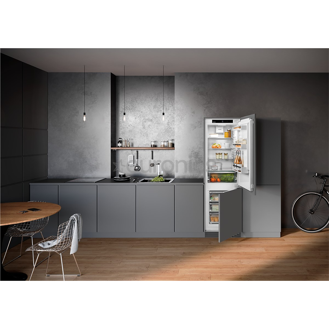 Liebherr, NoFrost, 253 L, height 177 cm - Built-in refrigerator