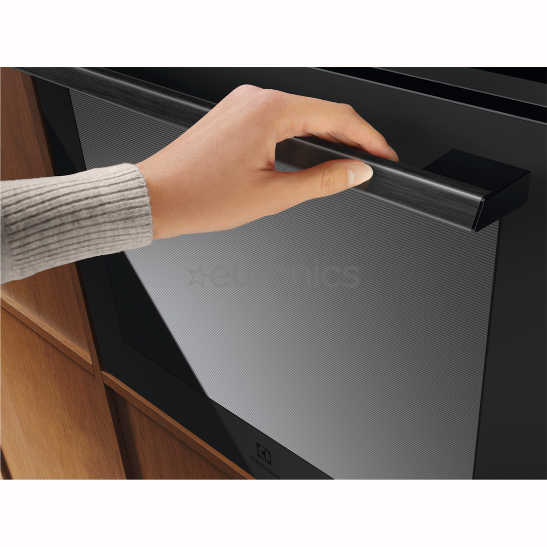 Electrolux 700 Seeria MealAssist with SteamCrisp, 72 L, pürolüütiline puhastus, mattmust - Integreeritav auruahi