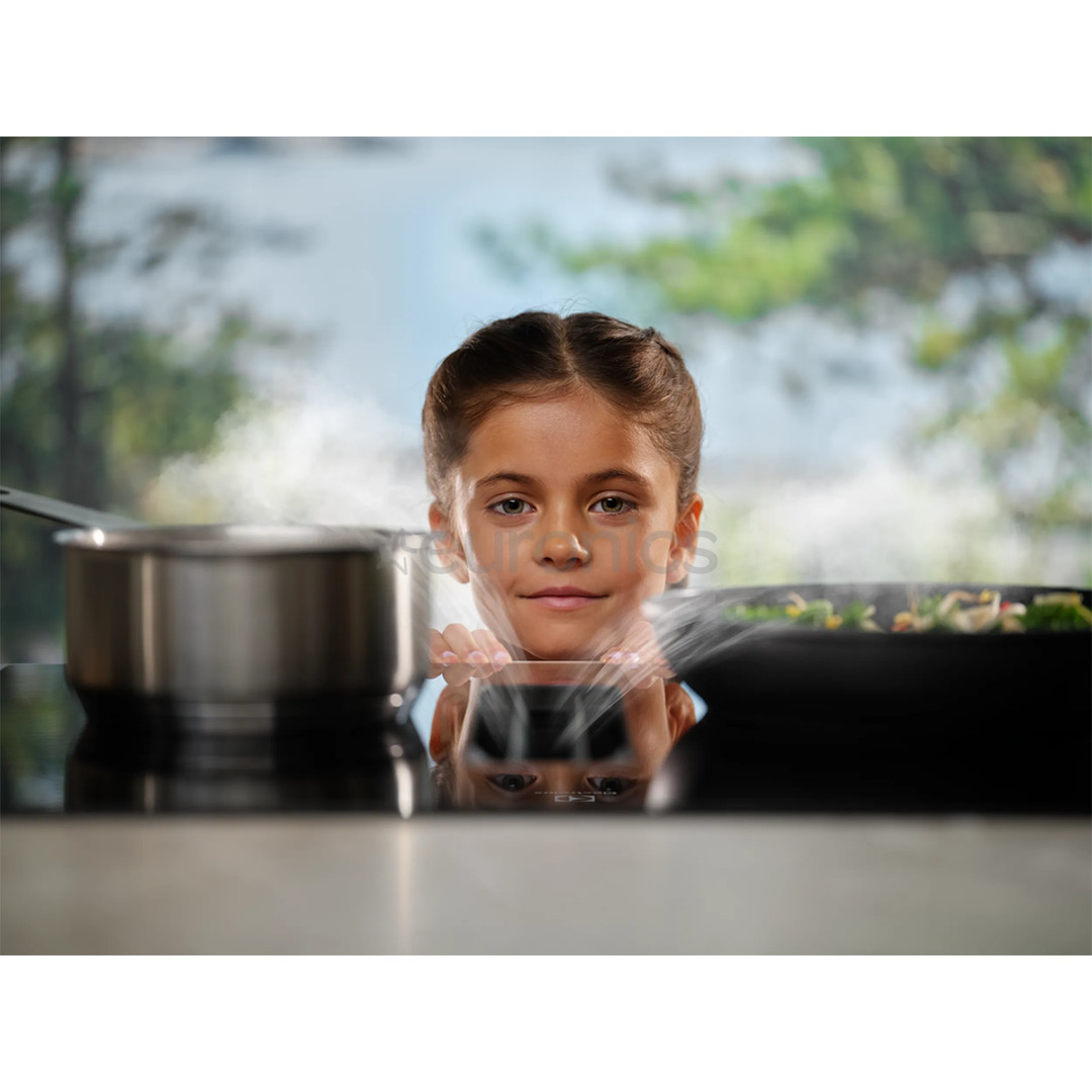 Electrolux 600 XT Bridge, laius 60 cm, must - Integreeritav pliidiplaat õhupuhastiga