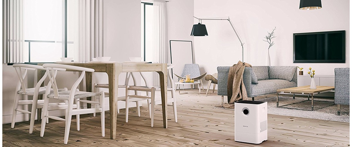 Очиститель и увлажнитель воздуха Boneco W200 на полу в центре гостиной
